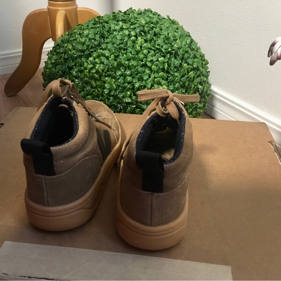 Men’s Veja shoes - Picture 4 of 11